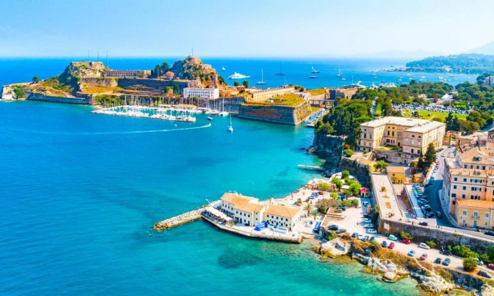 Αυτά είναι τα 9 καλύτερα ελληνικά νησιά για διακοπές το φθινόπωρο